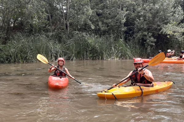 campamento-multiaventura-madrid-kayak-en-rio